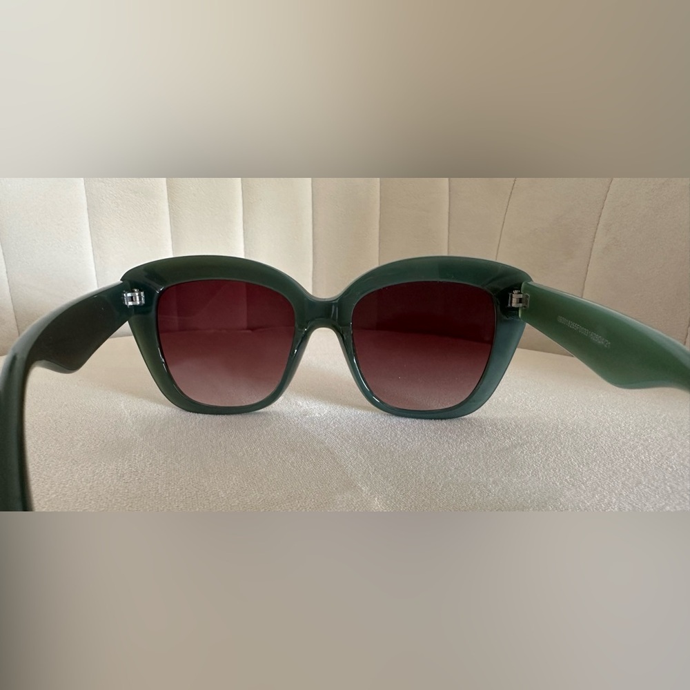 Oversized Green Sunglasses - Picture 5 of 5